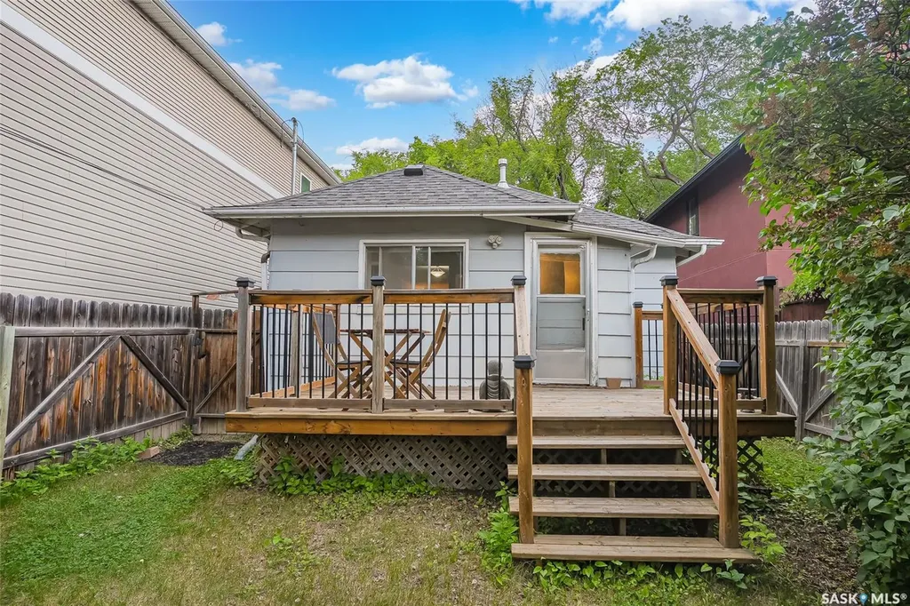 902 10th Street E Saskatoon SK S7H 0H5