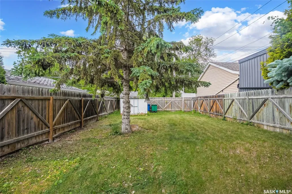 902 10th Street E Saskatoon SK S7H 0H5
