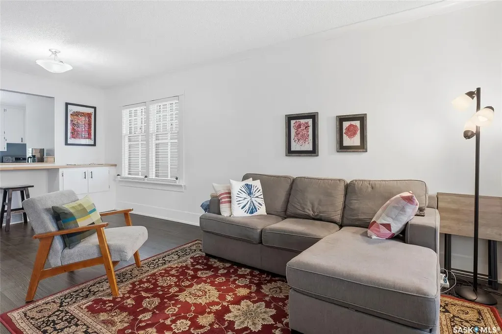 902 10th Street E Saskatoon SK S7H 0H5