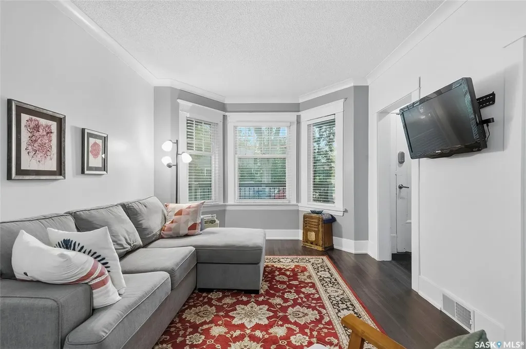 902 10th Street E Saskatoon SK S7H 0H5