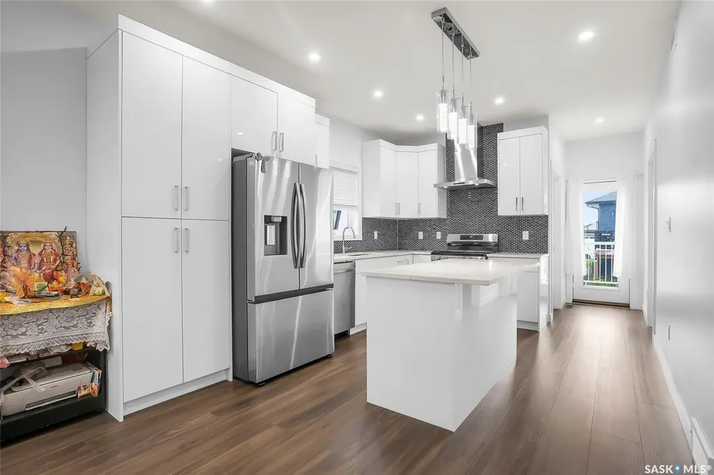 715 Bentley Manor Saskatoon SK S7L 6P2