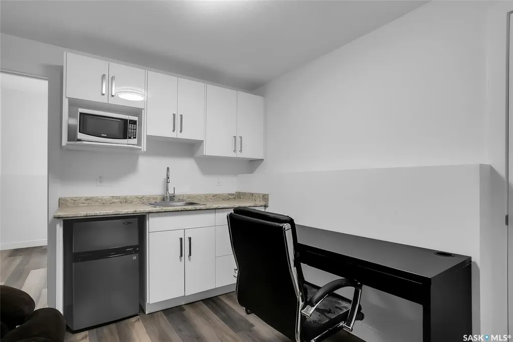 715 Bentley Manor Saskatoon SK S7L 6P2