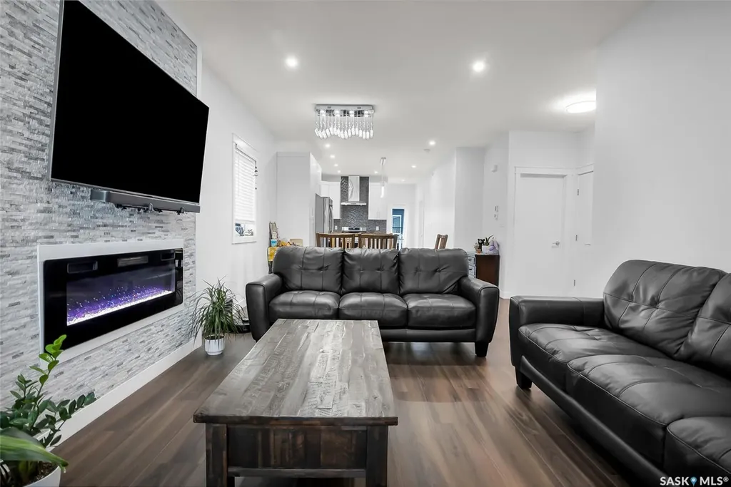 715 Bentley Manor Saskatoon SK S7L 6P2