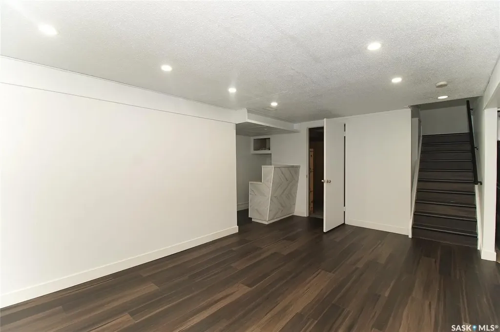 61 Bannister Avenue Regina SK S4R 5K8