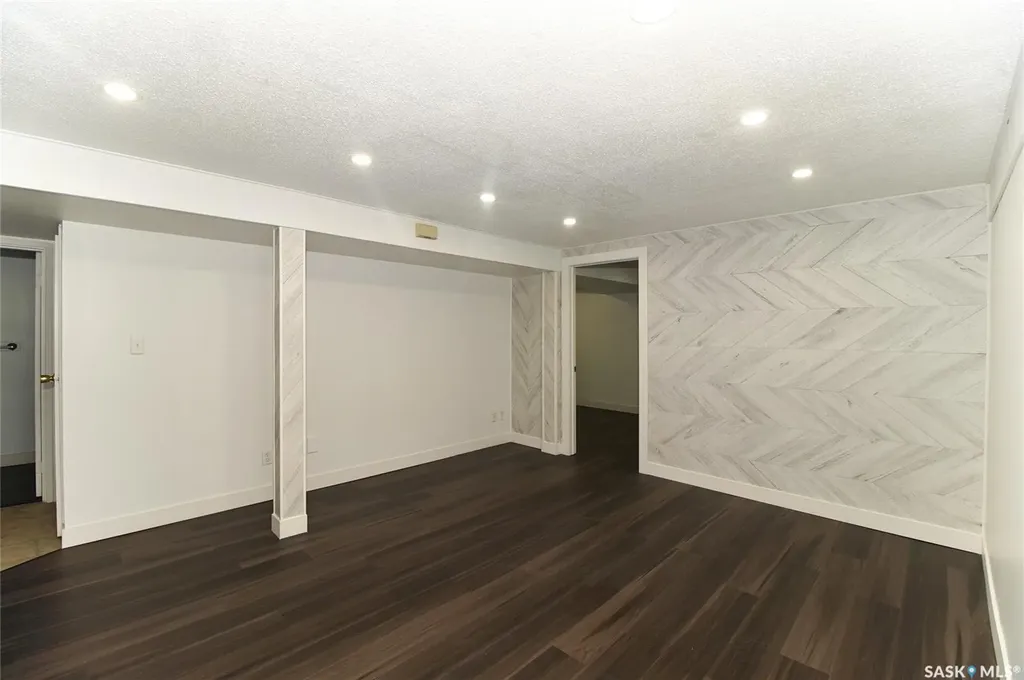 61 Bannister Avenue Regina SK S4R 5K8