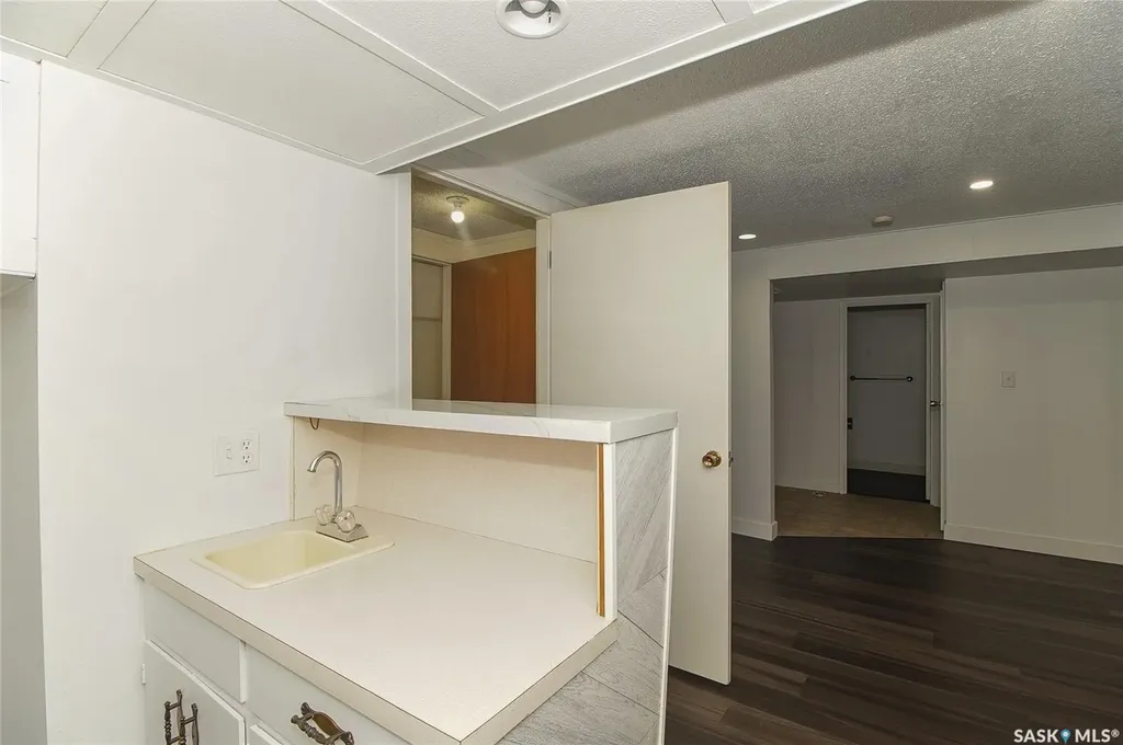 61 Bannister Avenue Regina SK S4R 5K8