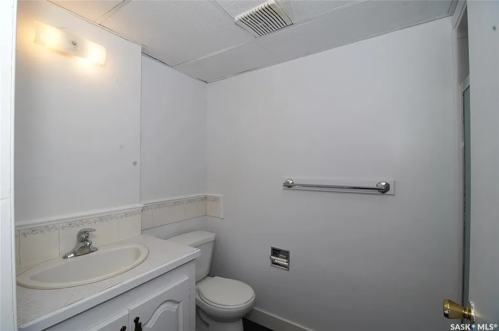 61 Bannister Avenue Regina SK S4R 5K8