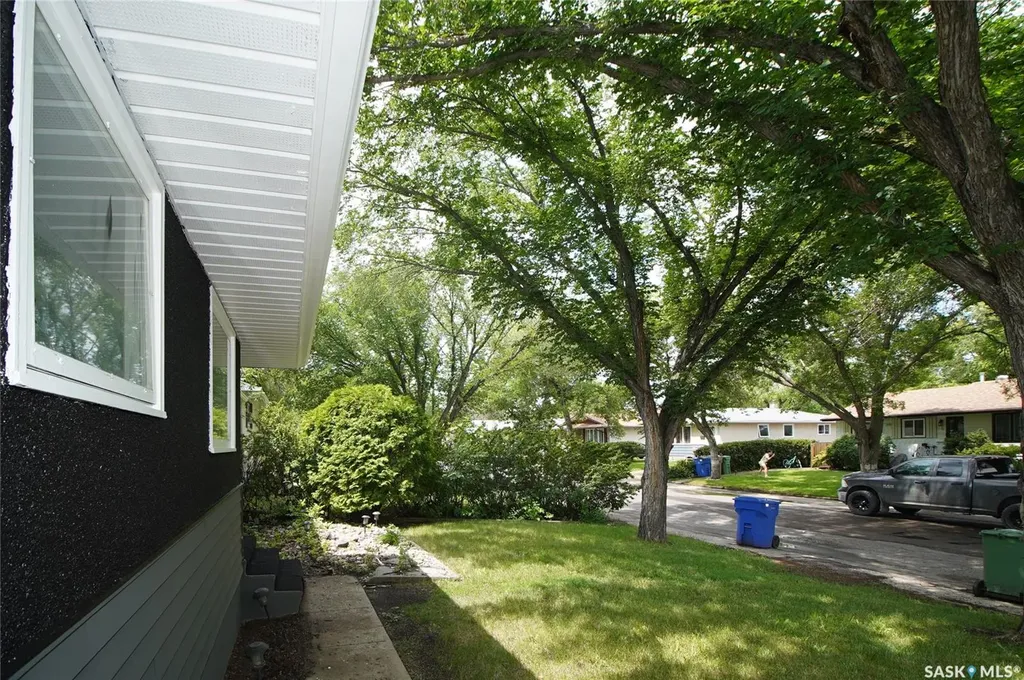 61 Bannister Avenue Regina SK S4R 5K8