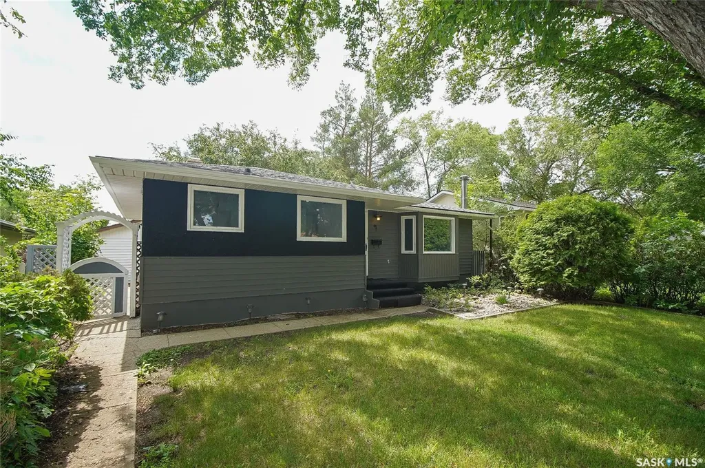 61 Bannister Avenue Regina SK S4R 5K8