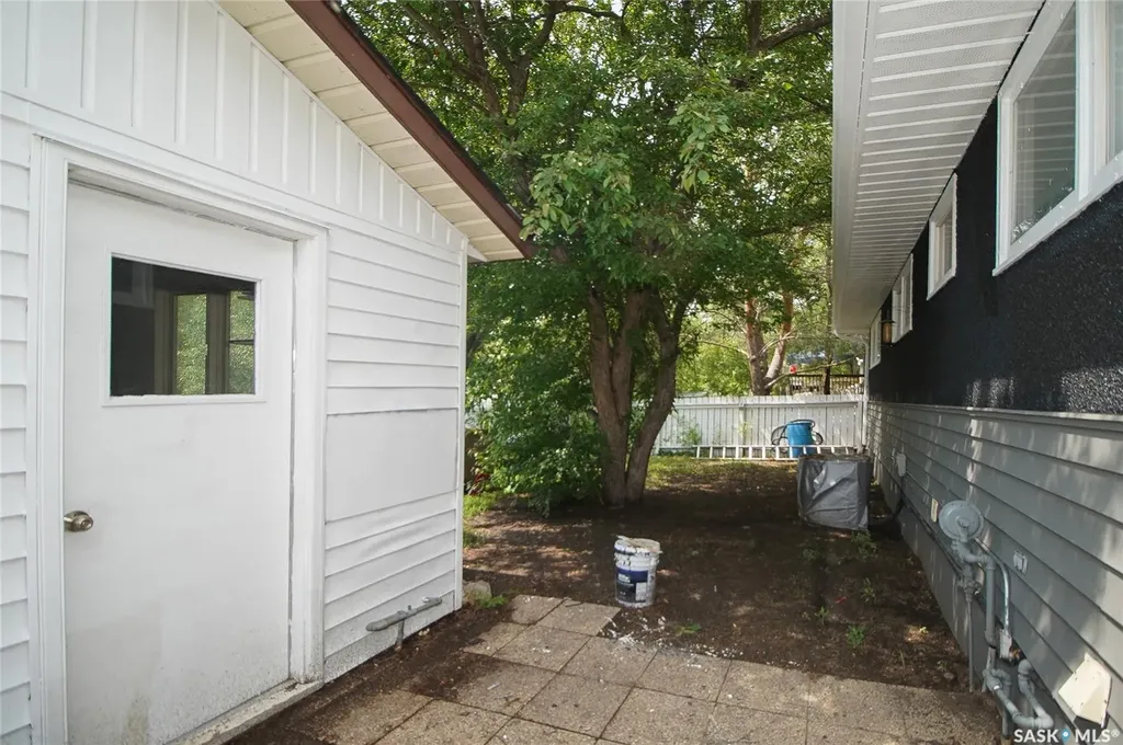 61 Bannister Avenue Regina SK S4R 5K8