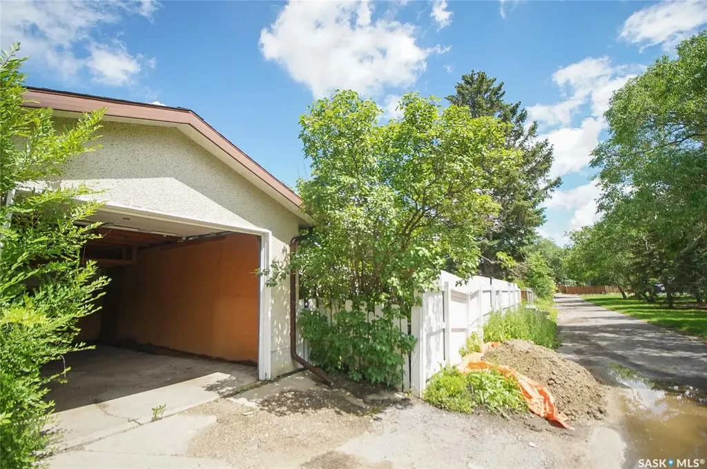 61 Bannister Avenue Regina SK S4R 5K8
