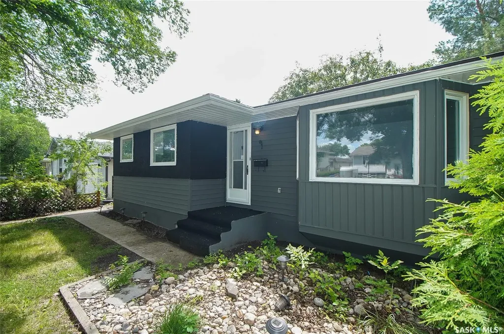61 Bannister Avenue Regina SK S4R 5K8