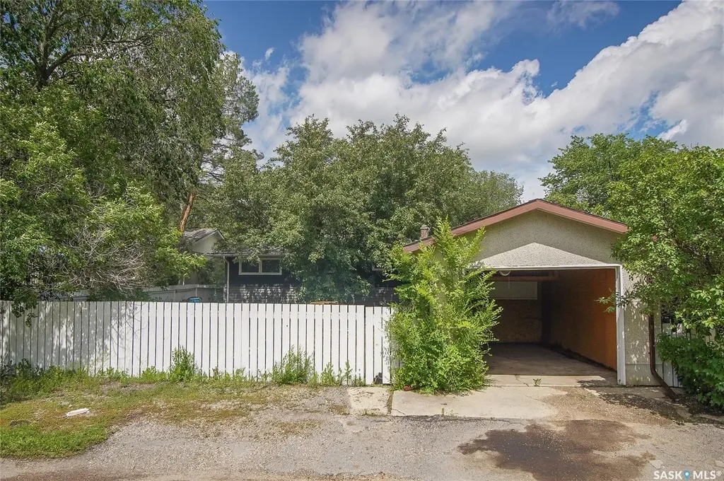 61 Bannister Avenue Regina SK S4R 5K8