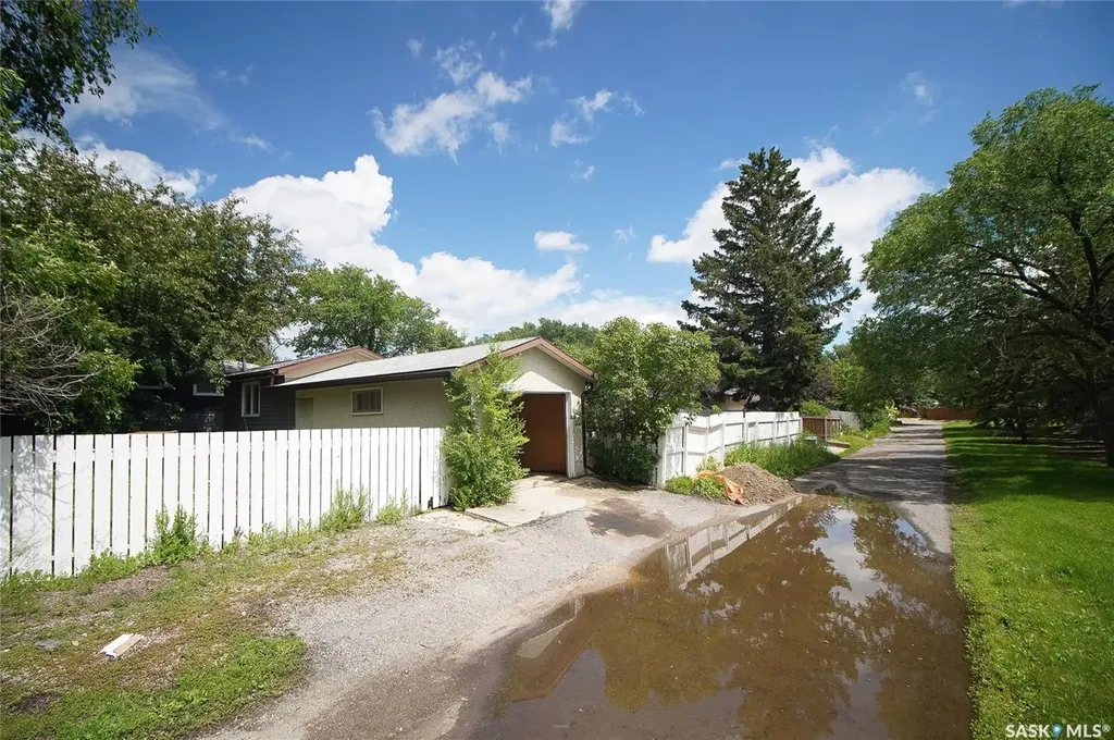 61 Bannister Avenue Regina SK S4R 5K8