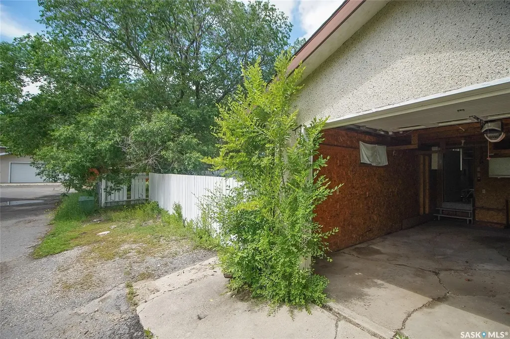 61 Bannister Avenue Regina SK S4R 5K8