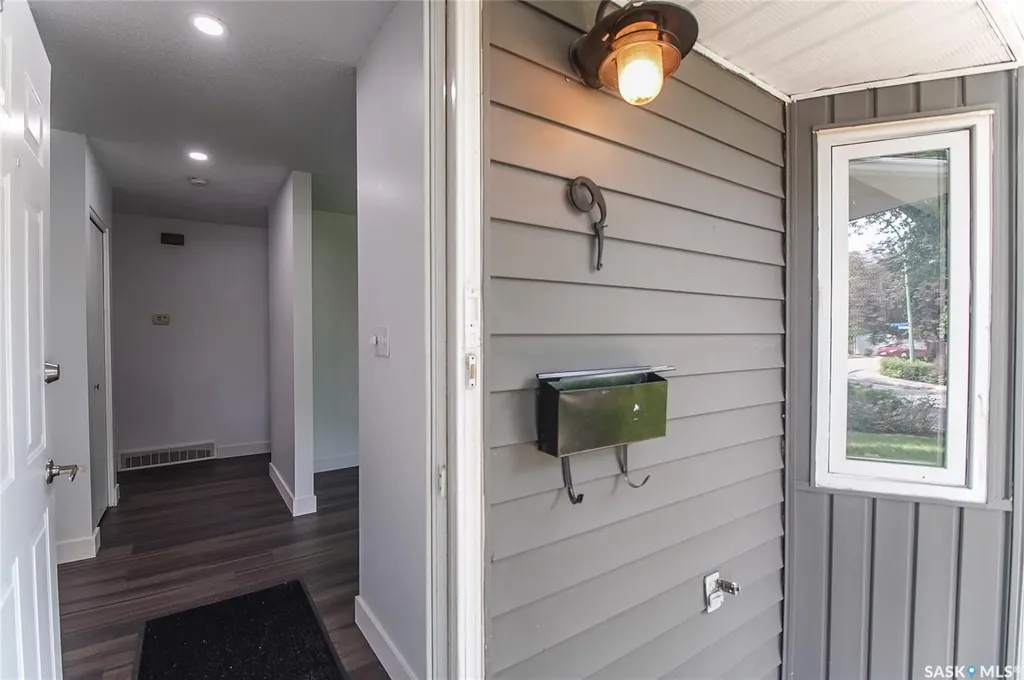61 Bannister Avenue Regina SK S4R 5K8