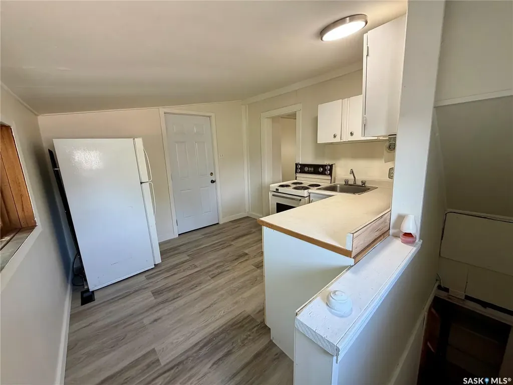 913 Stadacona Street W Moose Jaw SK S6H 2A9
