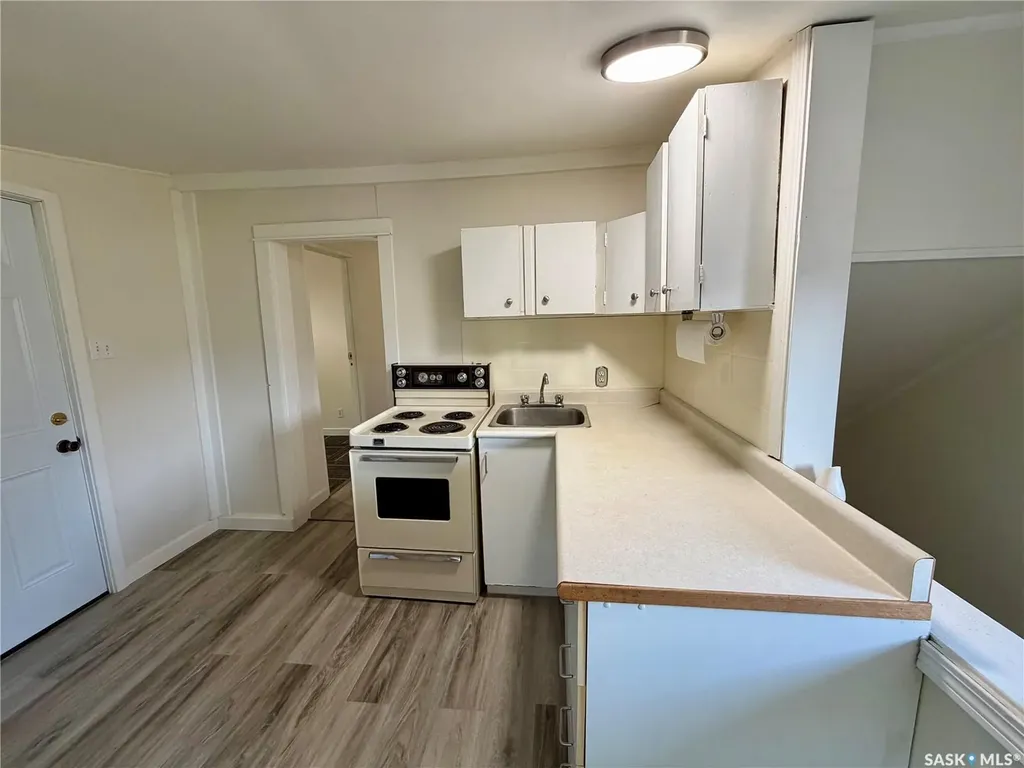 913 Stadacona Street W Moose Jaw SK S6H 2A9