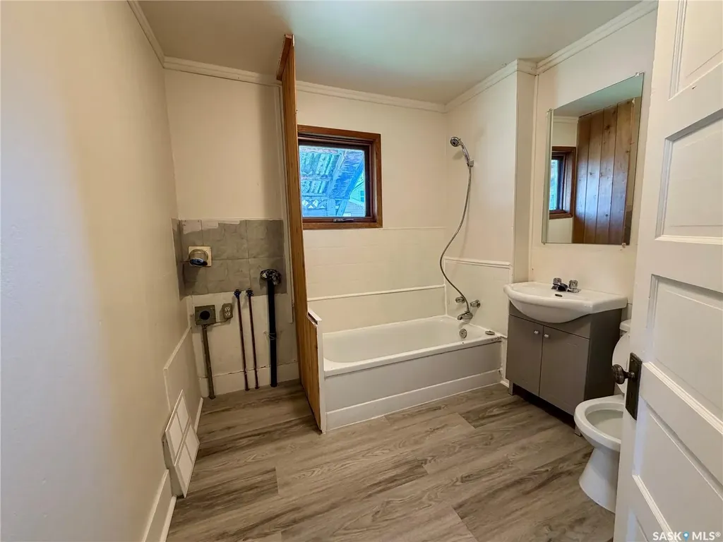 913 Stadacona Street W Moose Jaw SK S6H 2A9