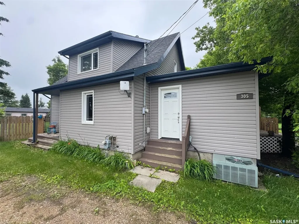 305 2nd Street N Spalding SK S0K 4C0