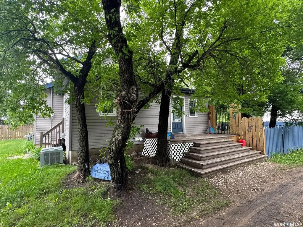 305 2nd Street N Spalding SK S0K 4C0