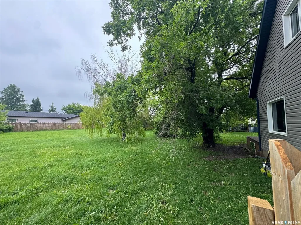305 2nd Street N Spalding SK S0K 4C0