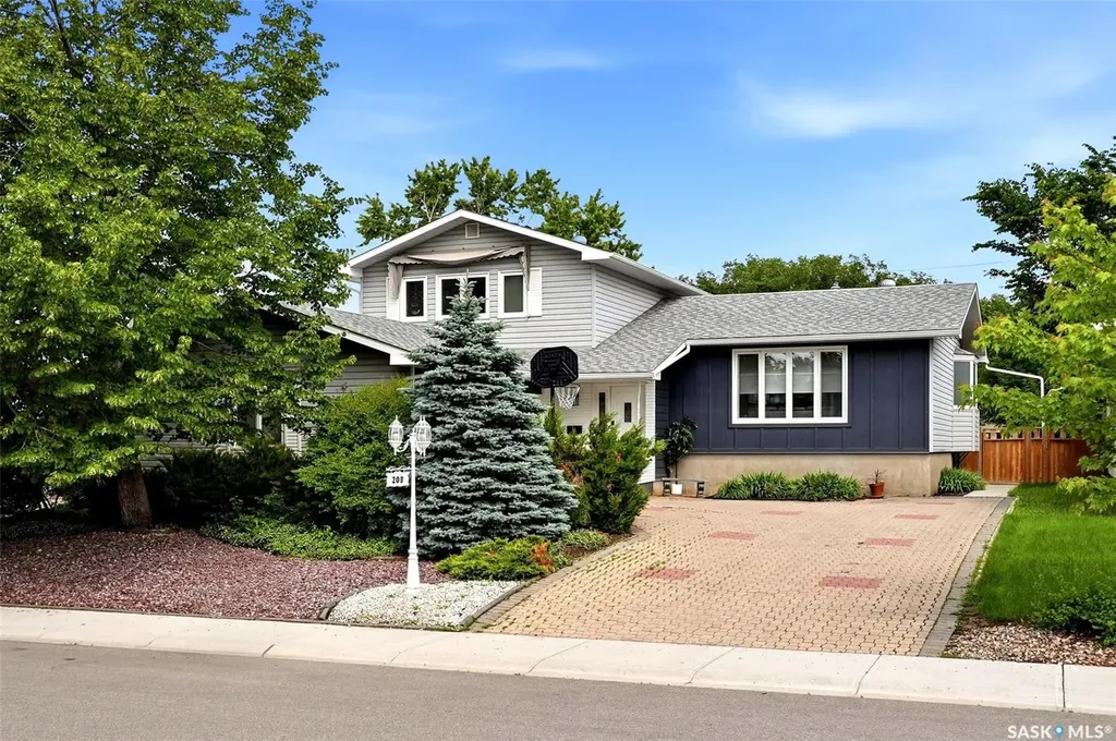 208 Habkirk Drive Regina SK S4S 2X8