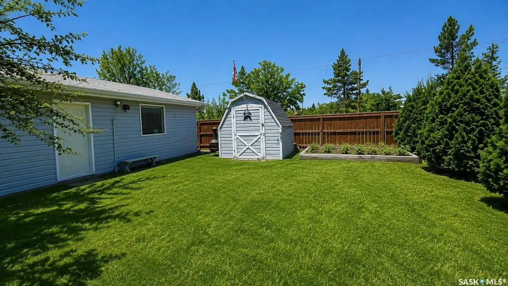10326 Henderson Drive North Battleford SK S9A 3Y9