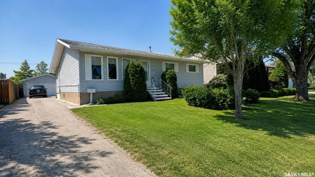 10326 Henderson Drive North Battleford SK S9A 3Y9