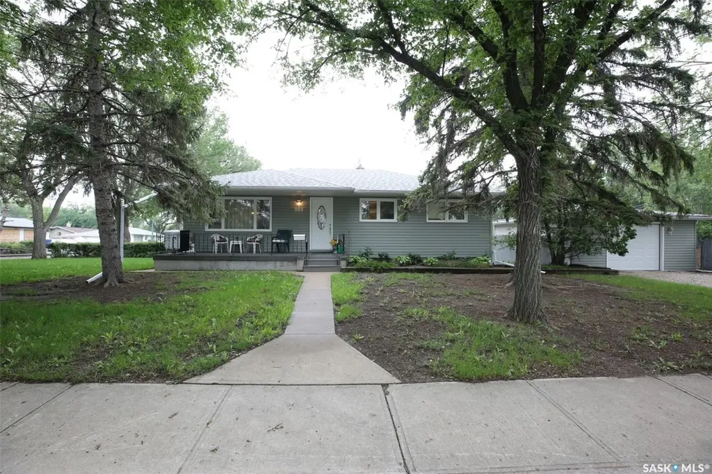 204 Rae Street Regina SK S4R 3L8