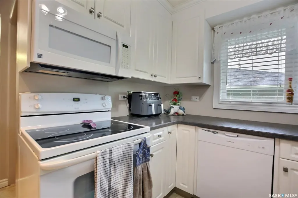 204 Rae Street Regina SK S4R 3L8