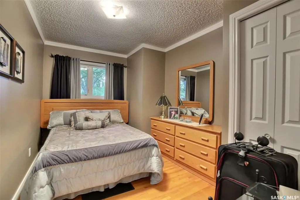 204 Rae Street Regina SK S4R 3L8
