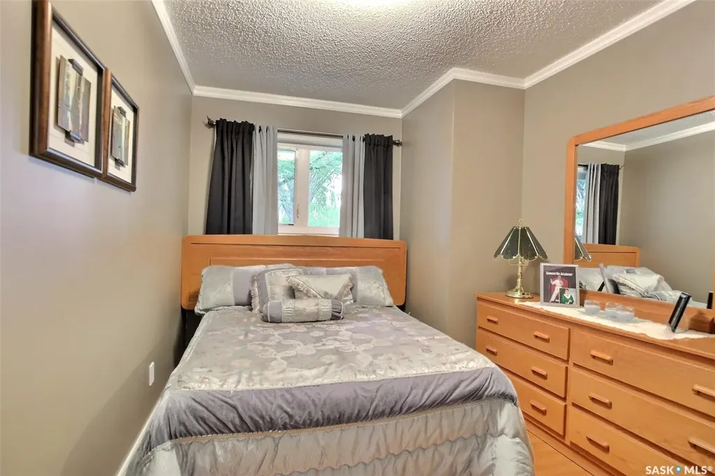 204 Rae Street Regina SK S4R 3L8
