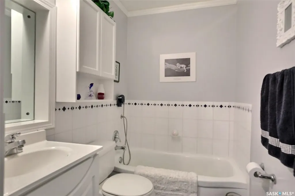 204 Rae Street Regina SK S4R 3L8