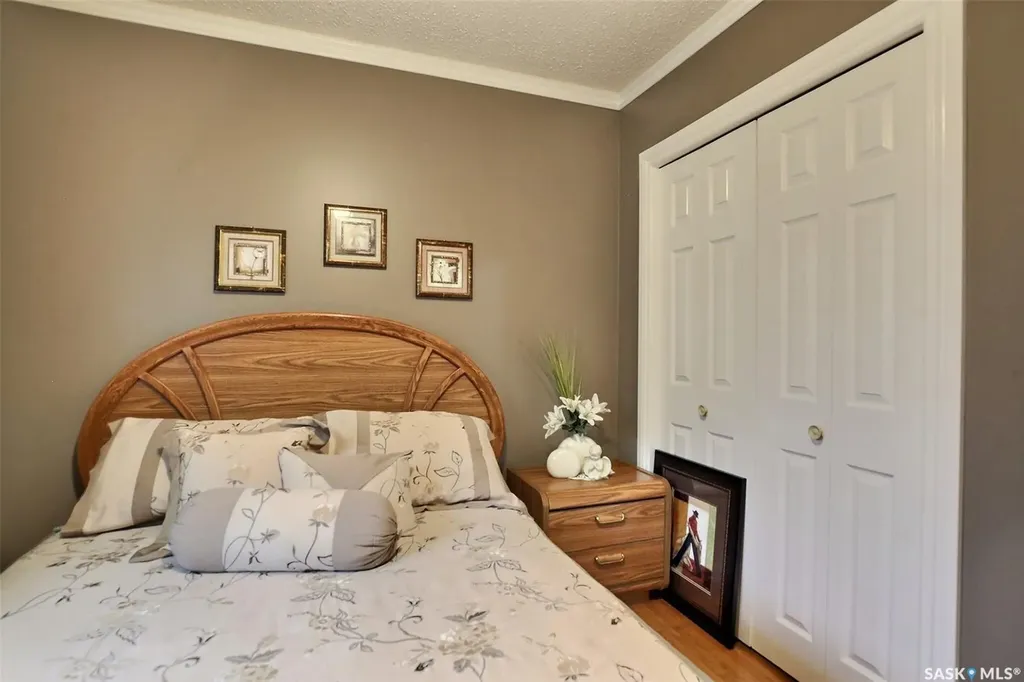 204 Rae Street Regina SK S4R 3L8