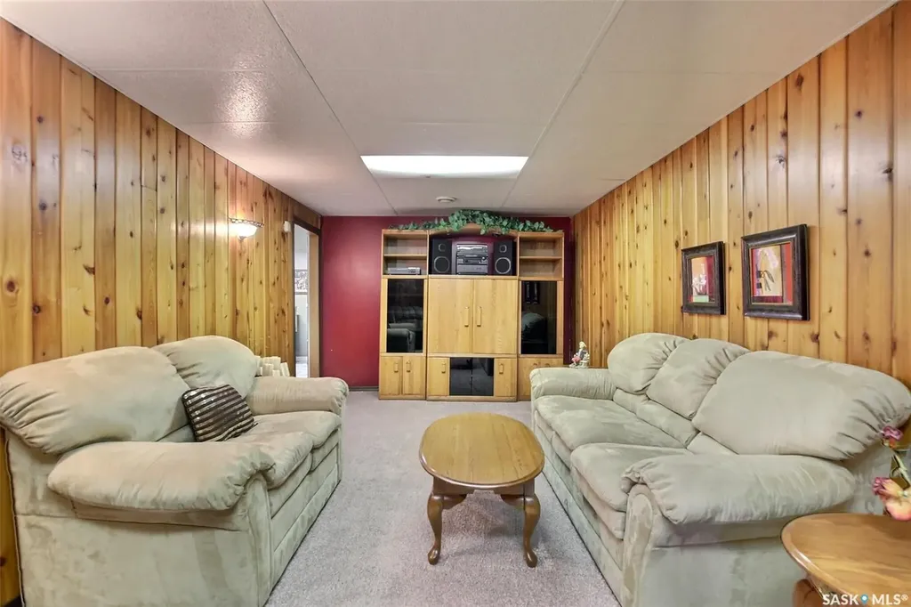 204 Rae Street Regina SK S4R 3L8