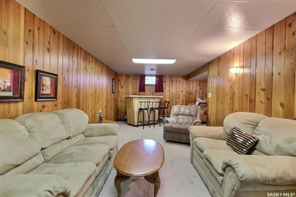 204 Rae Street Regina SK S4R 3L8