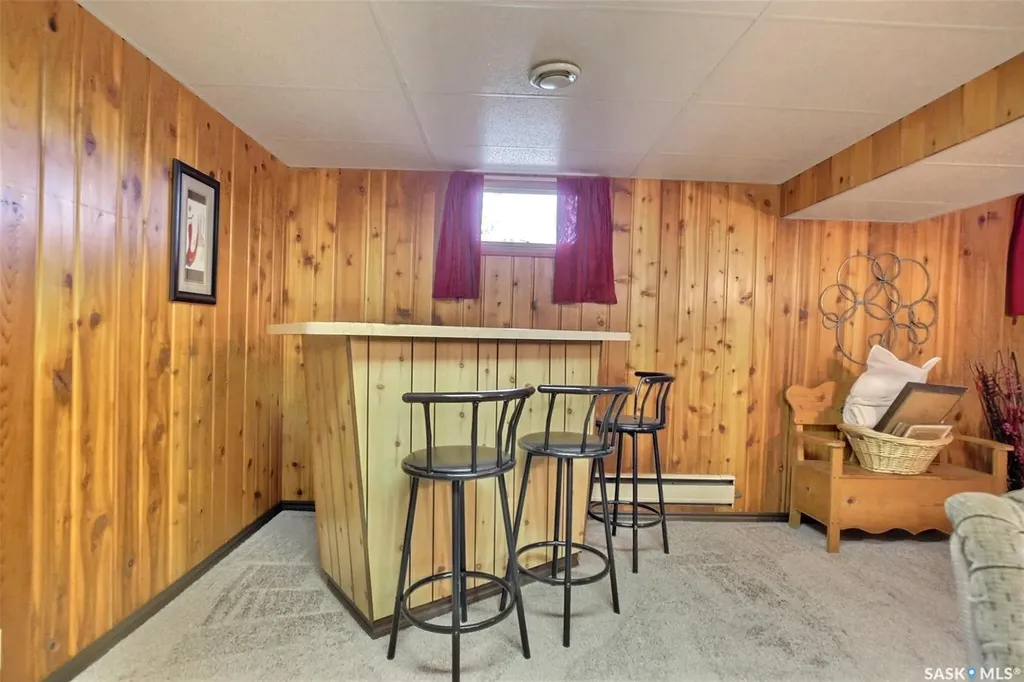 204 Rae Street Regina SK S4R 3L8