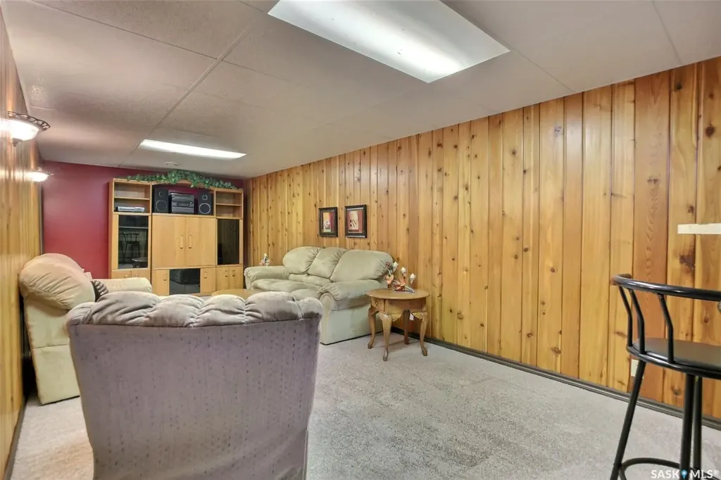 204 Rae Street Regina SK S4R 3L8