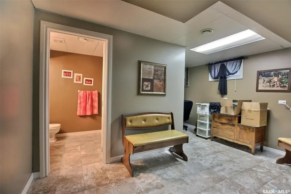 204 Rae Street Regina SK S4R 3L8