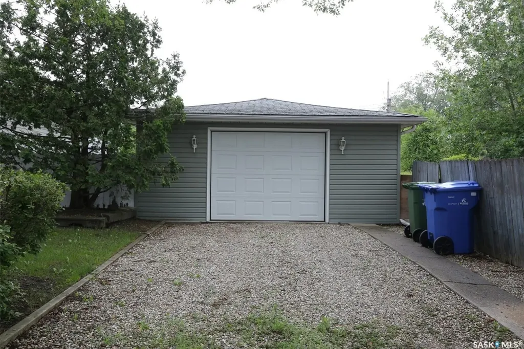 204 Rae Street Regina SK S4R 3L8
