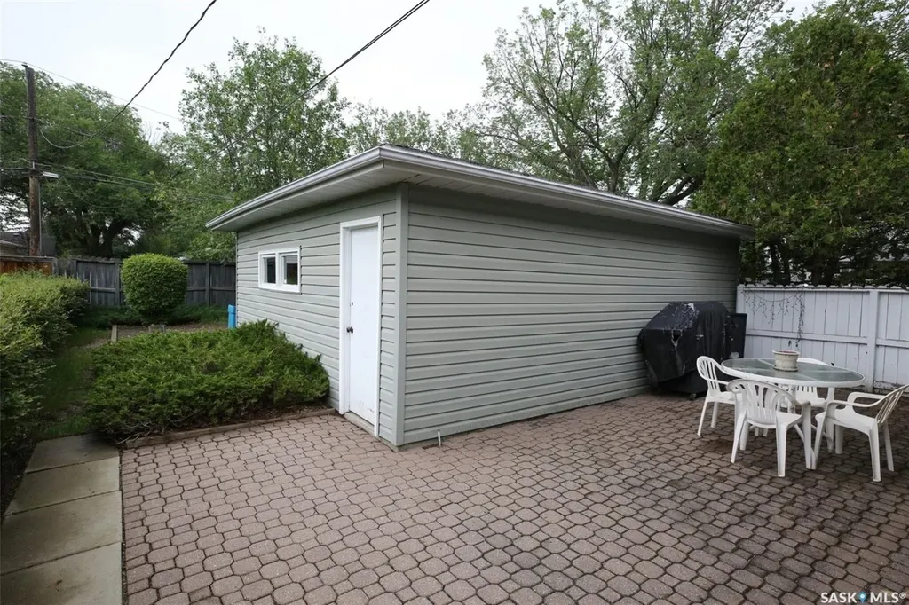 204 Rae Street Regina SK S4R 3L8