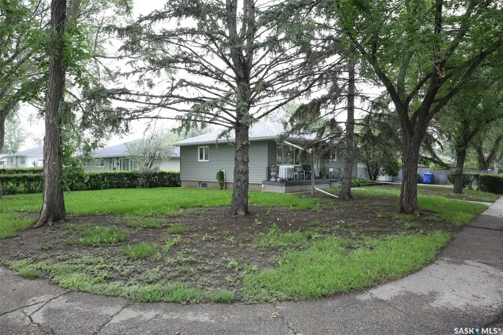 204 Rae Street Regina SK S4R 3L8