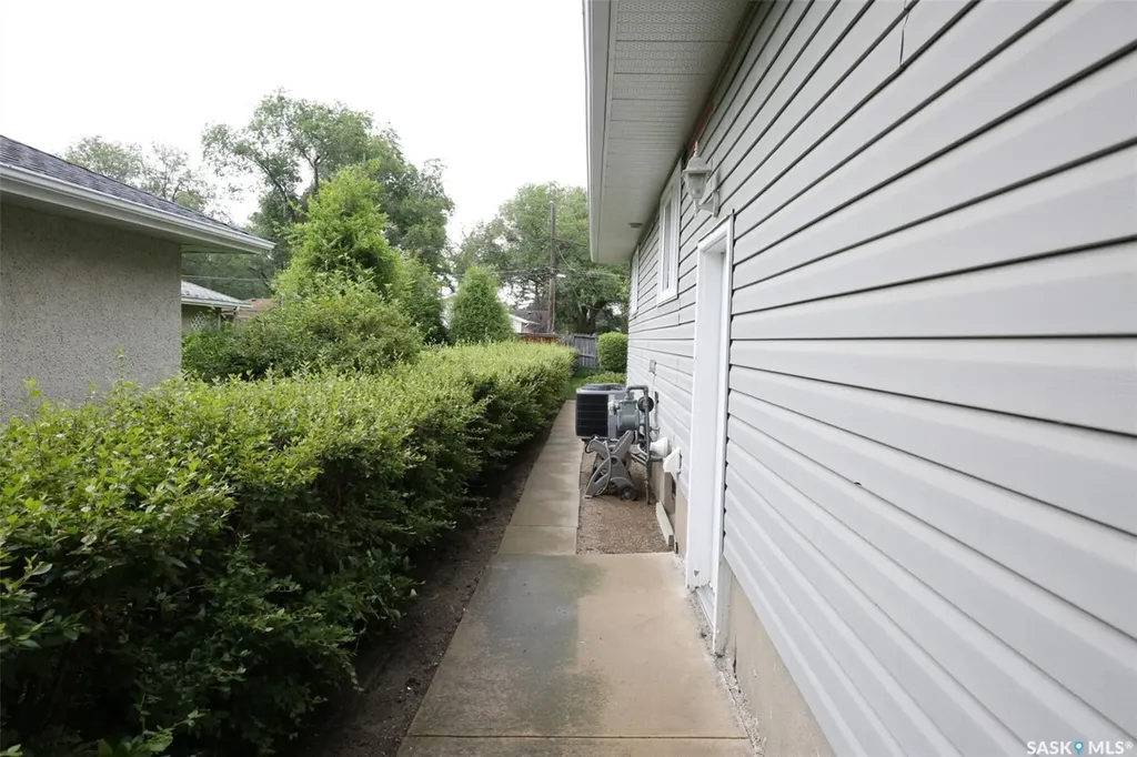 204 Rae Street Regina SK S4R 3L8