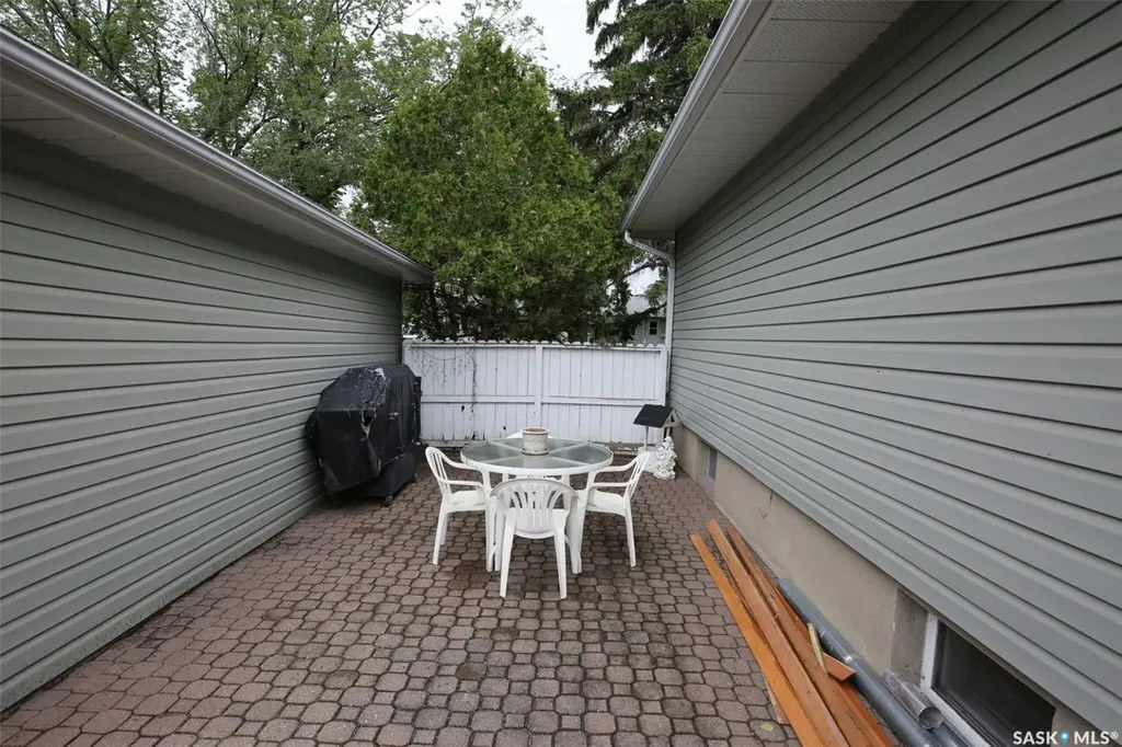 204 Rae Street Regina SK S4R 3L8