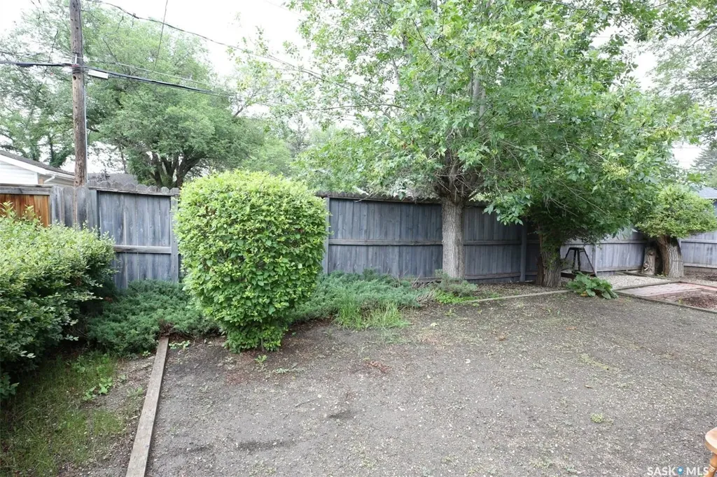 204 Rae Street Regina SK S4R 3L8