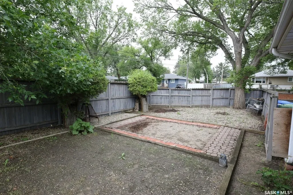 204 Rae Street Regina SK S4R 3L8