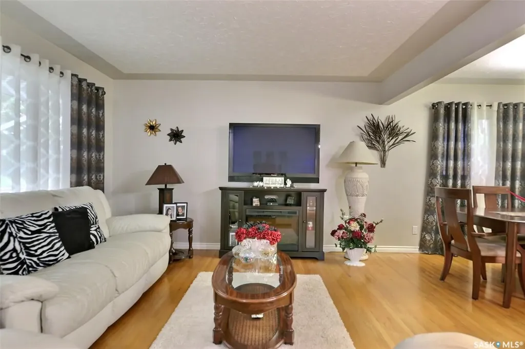 204 Rae Street Regina SK S4R 3L8