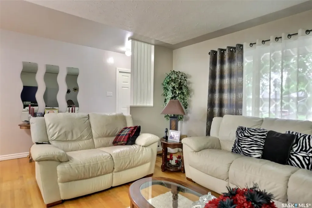 204 Rae Street Regina SK S4R 3L8