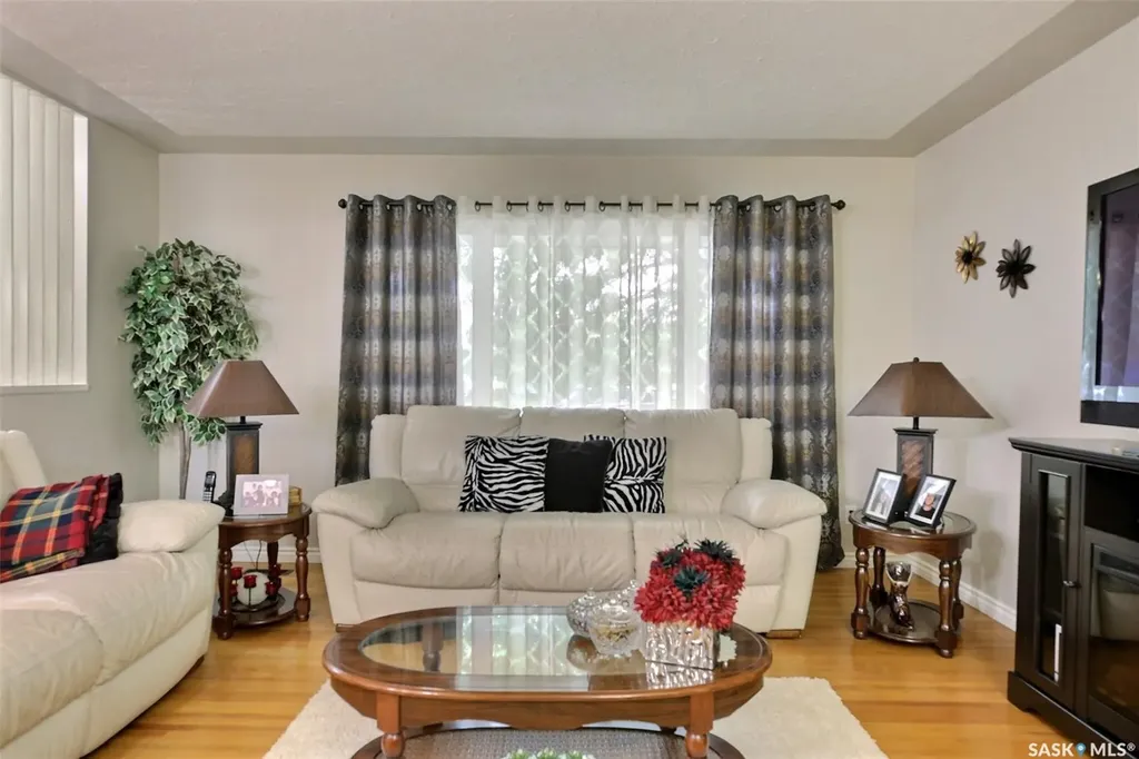 204 Rae Street Regina SK S4R 3L8
